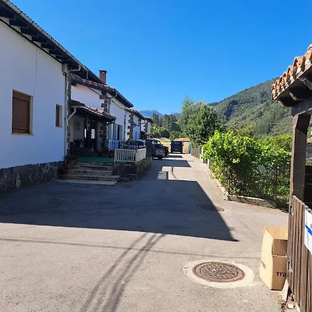 Frente A Picos De Europa Potes