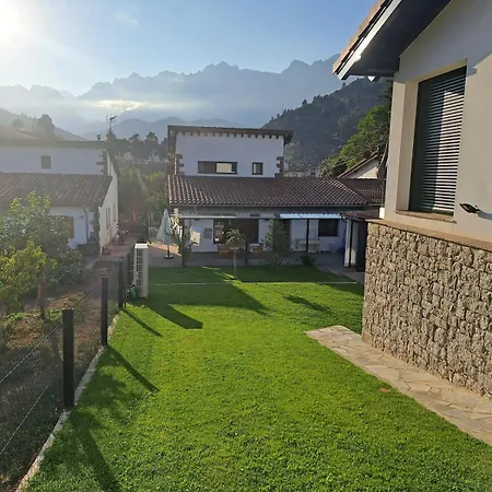 Frente A Picos De Europa Potes