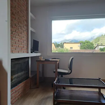 Frente A Picos De Europa Potes