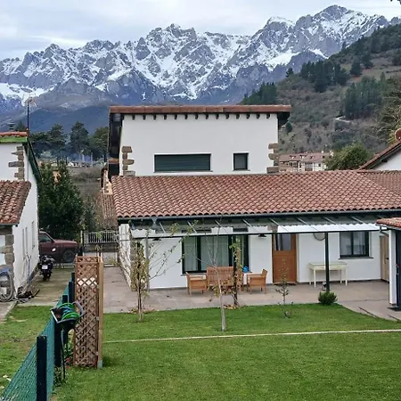 Frente A Picos De Europa Potes