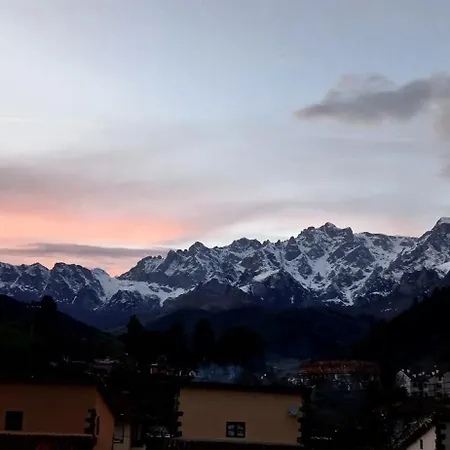Frente A Picos De Europa Potes