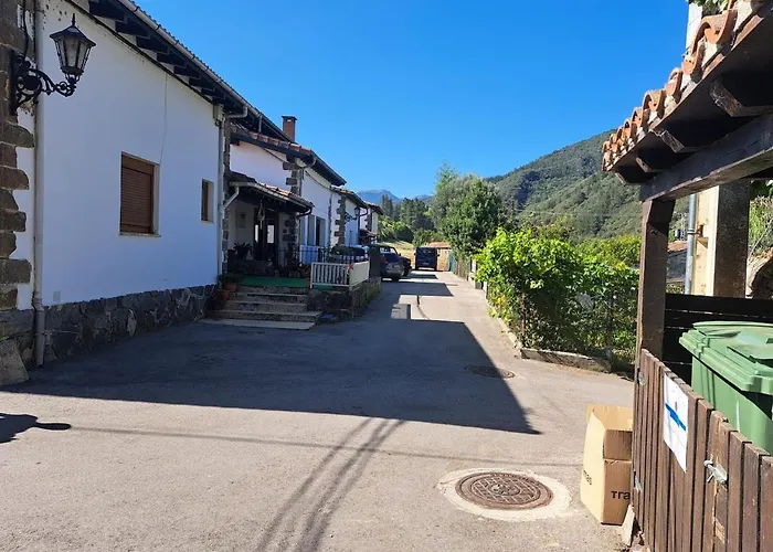 Frente A Picos De Europa Potes