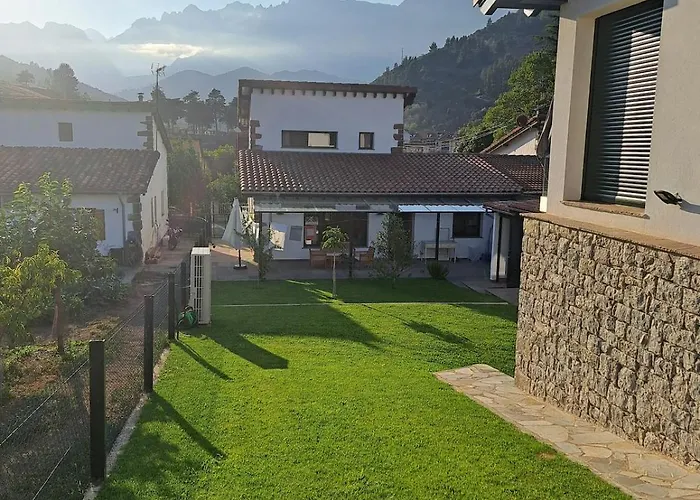 Frente A Picos De Europa Potes